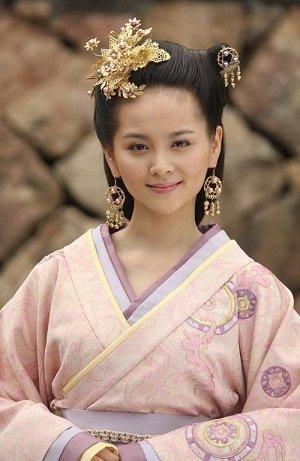 穿越成吃瓜丫鬟,笑看宫廷风云,揭秘古代宫廷秘闻