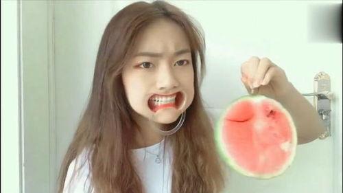 一个瓜吃的嘴唇发麻,一嘴瓜香引发奇趣体验