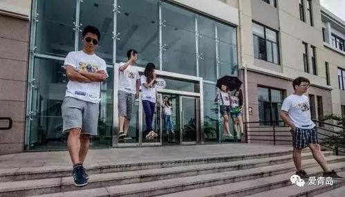 吃瓜小熊毕业照,校园时光的甜蜜回忆