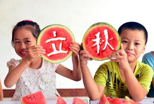 卫老师吃瓜能唱戏,吃瓜也能唱戏的多元魅力