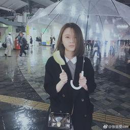 雨中吃瓜的图片,夏日清凉美食瞬间