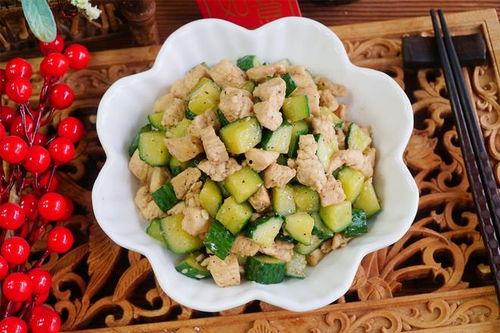 吃鸡瓜情侣,携手闯荡虚拟战场，共度欢乐时光