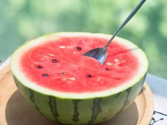 挖人吃瓜,吃瓜群众如何看职场“抢人大战”