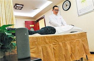 盲人按摩吃瓜,传递温暖与关爱