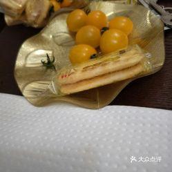 盲人按摩吃瓜,传递温暖与关爱