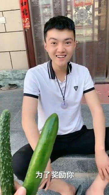 泡泡吃瓜的人挺多的,围观群众众多