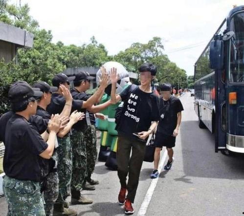 军校跳舞吃瓜视频,舞蹈吃瓜视频揭秘军营生活趣味瞬间