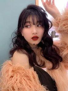 日本广告模特吃瓜,日本广告模特的夏日清凉吃瓜瞬间