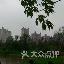 红河学院湿地公园吃瓜