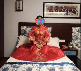 俩女生举办婚礼吃瓜