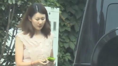 俩女生举办婚礼吃瓜