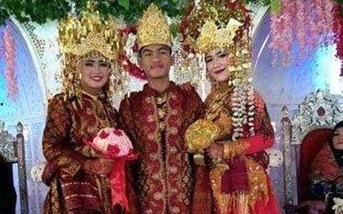 俩女生举办婚礼吃瓜